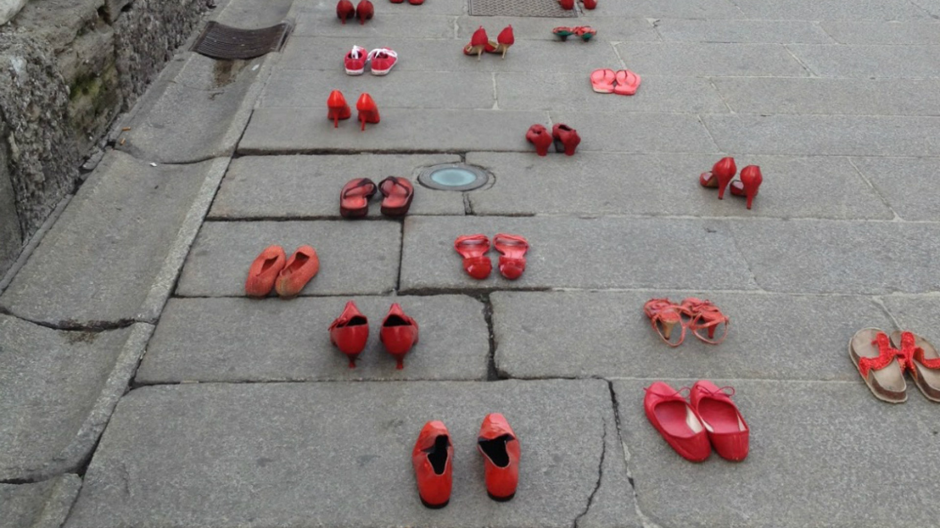 Immagine di "Passi interrotti", un'installazione che segue le linee guida della messicana Elina Chauvet