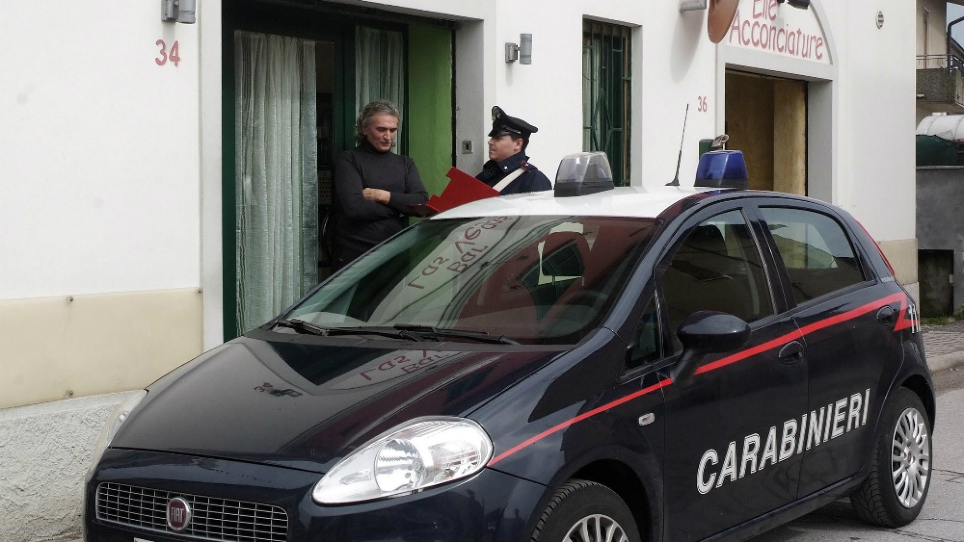 Immagine di Rubano borsa in un bar, due ladri arrestati dai Carabinieri dopo un inseguimento