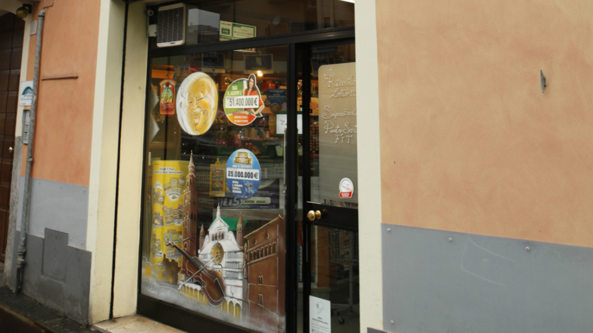 Immagine di Non pagherà la penale al gestore la barista che a novembre staccò la spina alle macchinette mangiasoldi