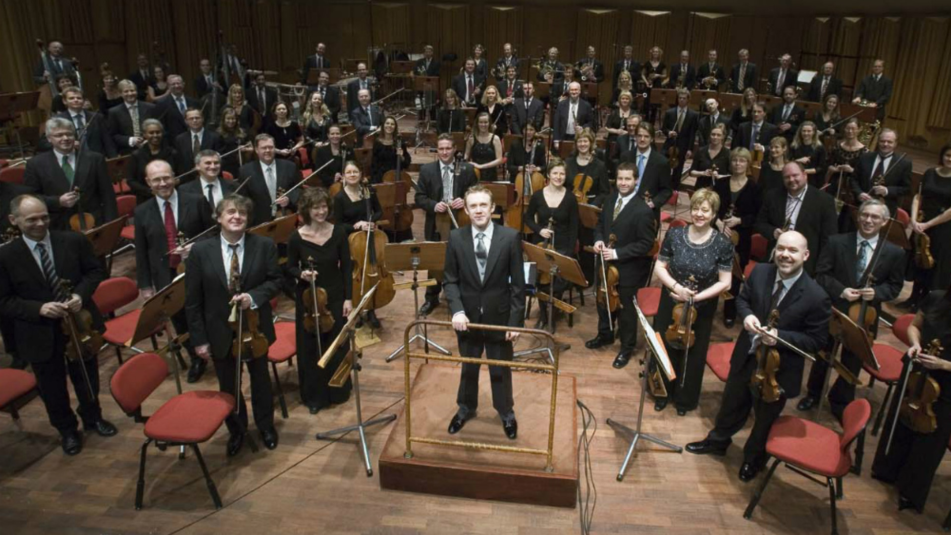 Immagine di Daniel Harding: magnetico scultore di suoni Successo al calor bianco per il Mahler interpretato dalla Swedish Radio Symphony Orchestra