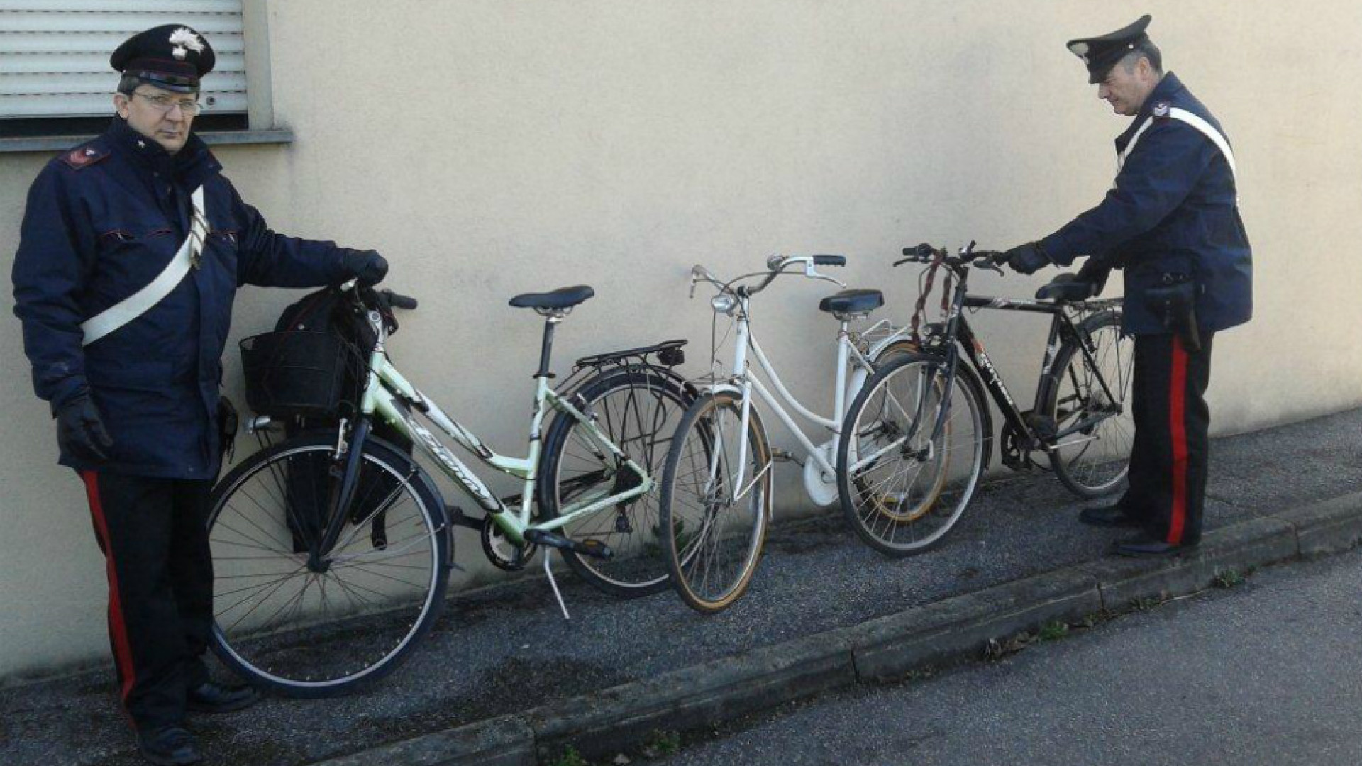 Immagine di L'arrivo dei Carabinieri manda in fumo il colpo, litigio fra ladri