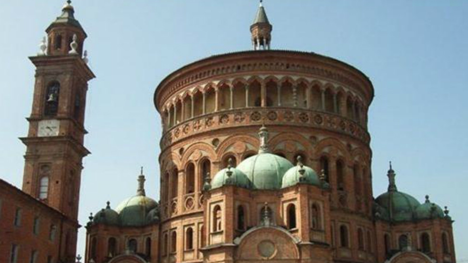 Immagine di Primi vespri per accogliere la Settimana Santa con Collegium vocale e confratelli del SS.Sacramento nella basilica cremasca di Santa Maria della Croce
