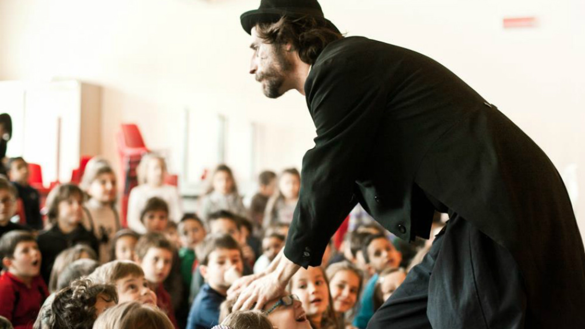 Immagine di A Concordia sulla Secchia per "Bucare le nuvole" lo spettacolo Fatf anima il comune modenese con teatro e giochi dedicati a bambini e insegnanti