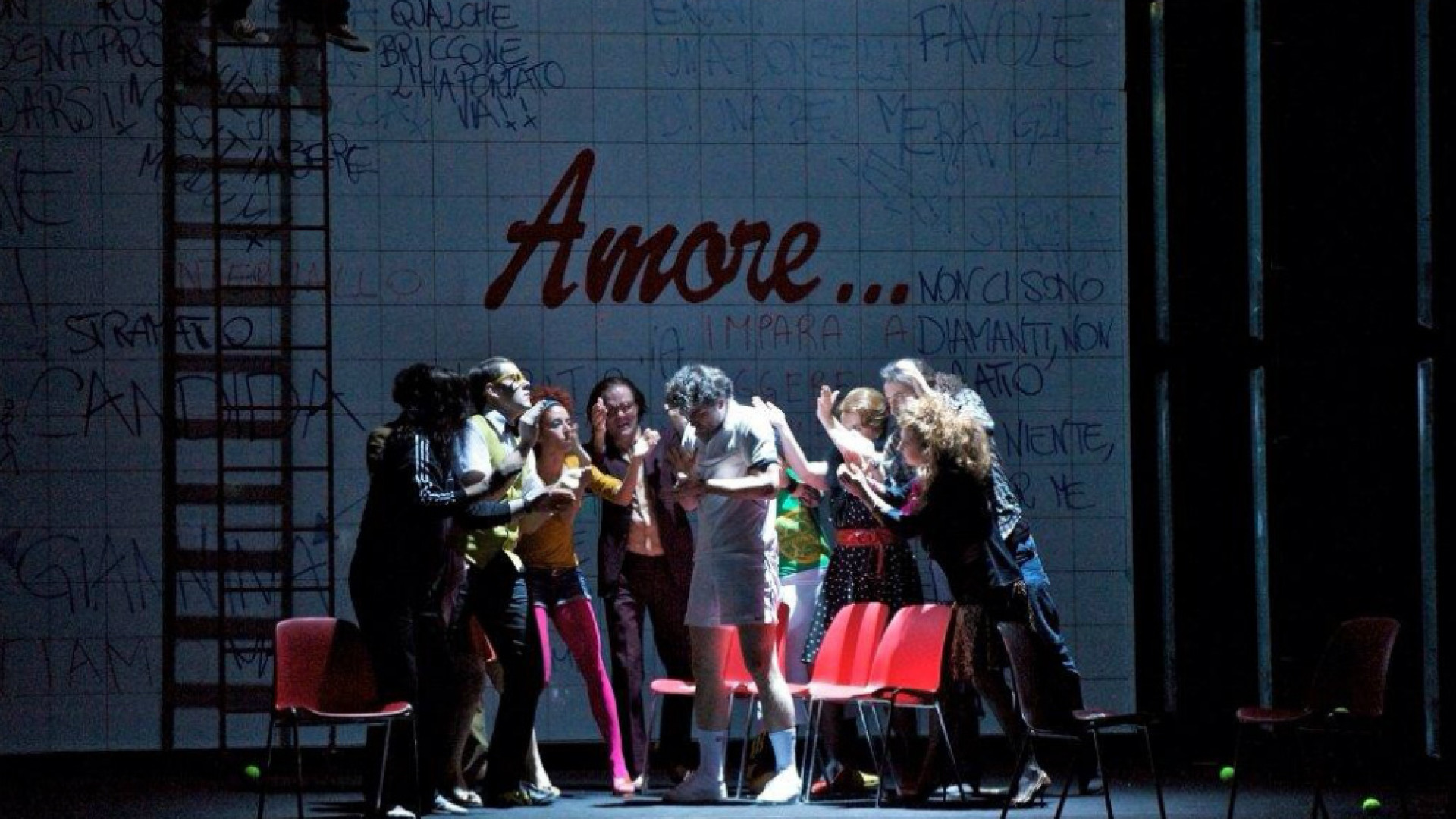 Immagine di Ponchielli, Damiano Michieletto reinventa "Il Ventaglio" di Goldoni: abiti alla moda e scenografia minimal