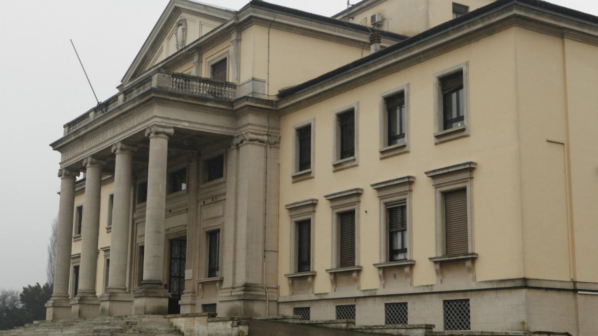 Immagine di Intervista al Rettore Anelli: «L'università non può farsi carico di manutenzioni straordinarie»