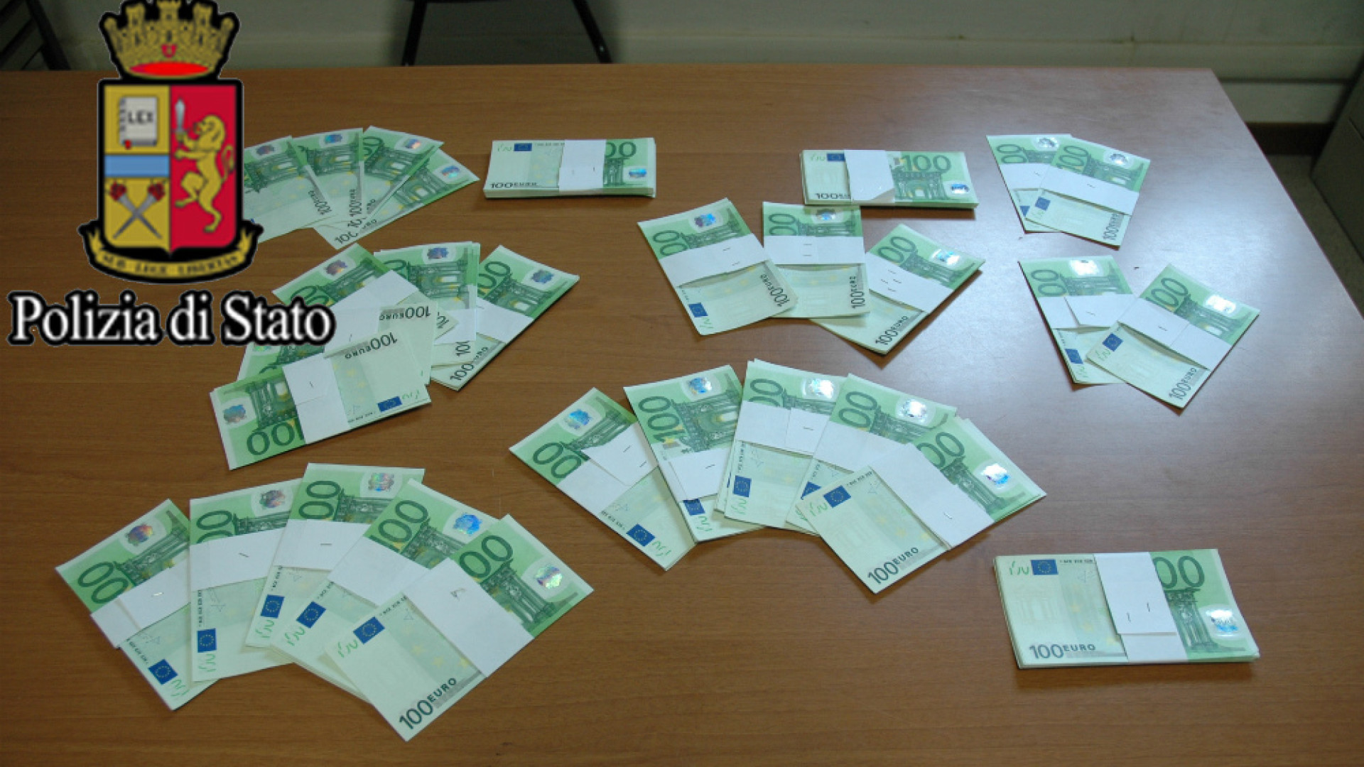 Immagine di Crema, banconote false: 26mila euro in casa di un 47enne Indagato a piede libero dalla Polizia di Stato