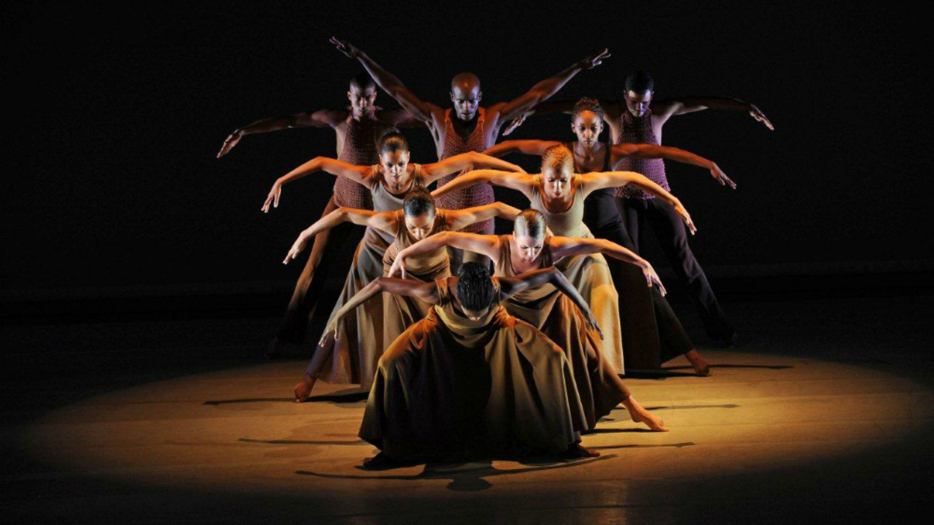 Immagine di "La Danza 2013" torna al Teatro Ponchielli in rassegna le migliori coreografie Il 7 aprile la compagnia Alvin Ailey II