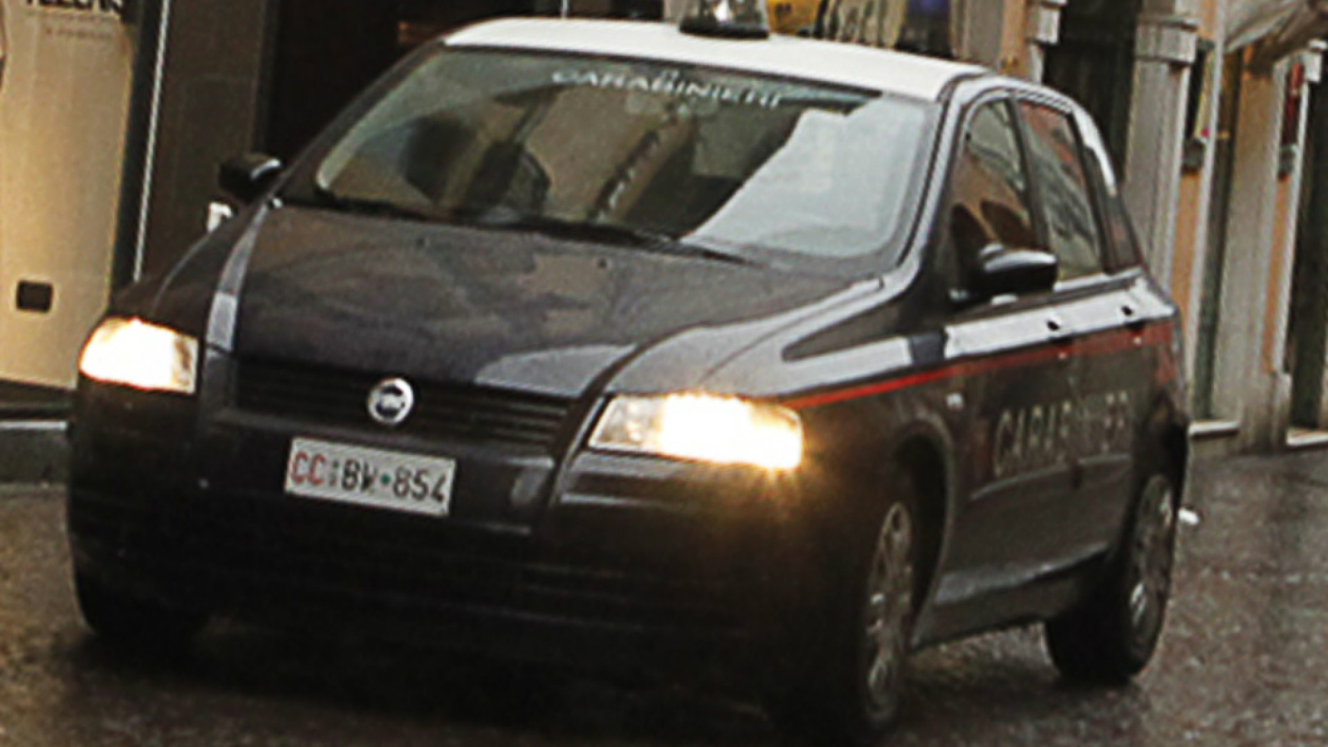 Immagine di Carabinieri sventano furto di rame nella cabina dell'Enel