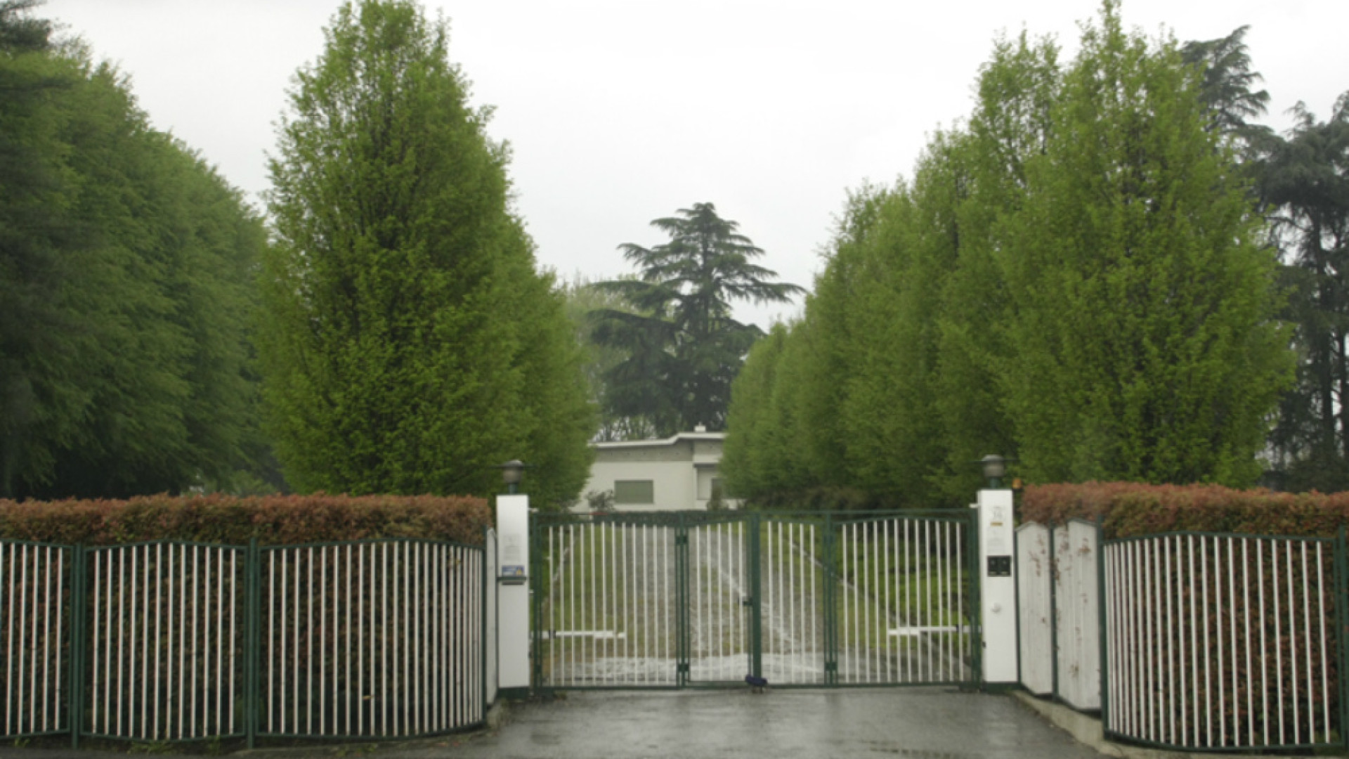 Immagine di Via Milano, furto in villa in pieno giorno Ladro colto in flagrante dai Carabinieri Tra le mani un bottino pari a 25mila euro