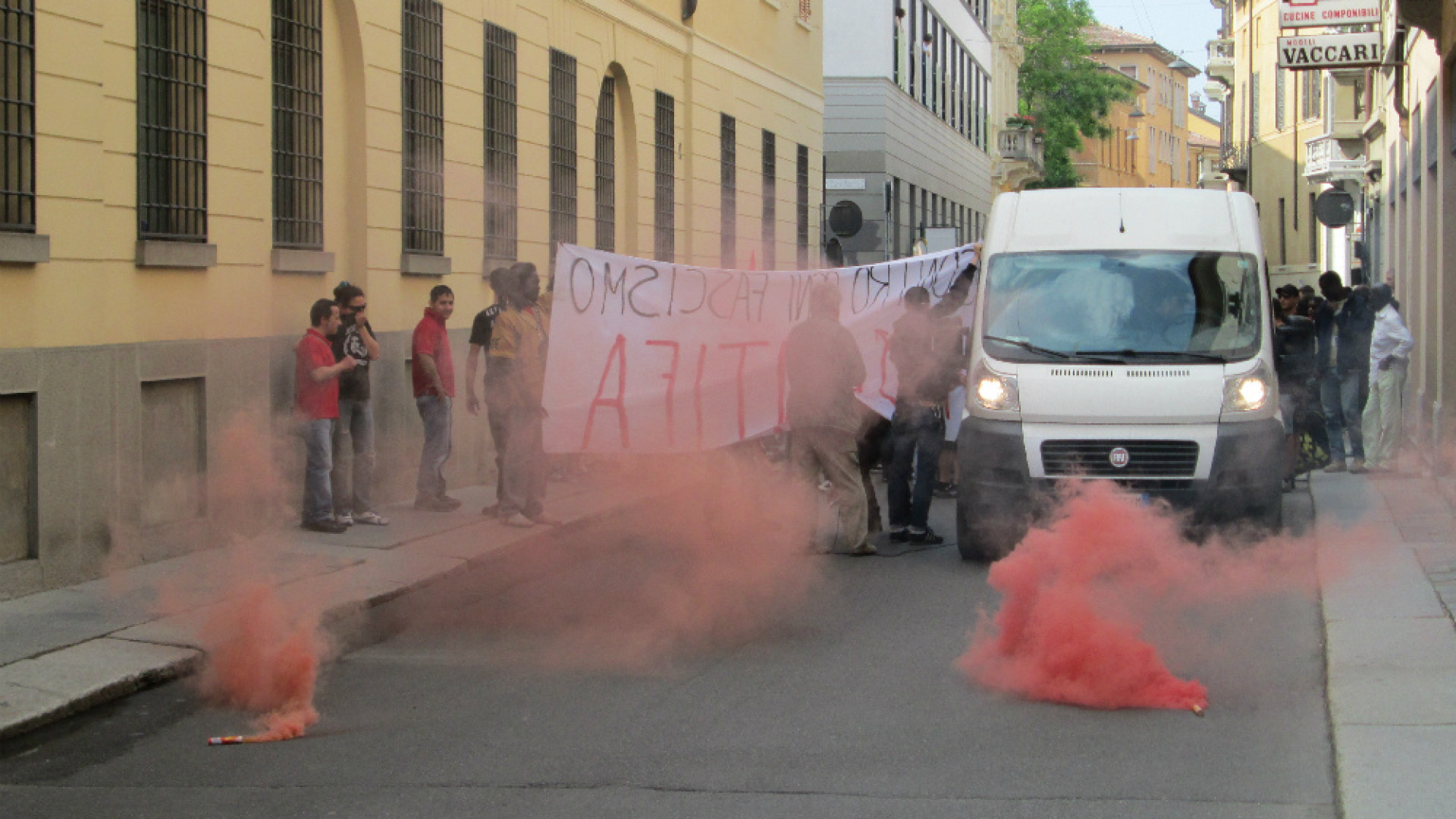 Immagine di Corteo e muri imbrattati Il malcontento dei residenti da via Geromini al centro