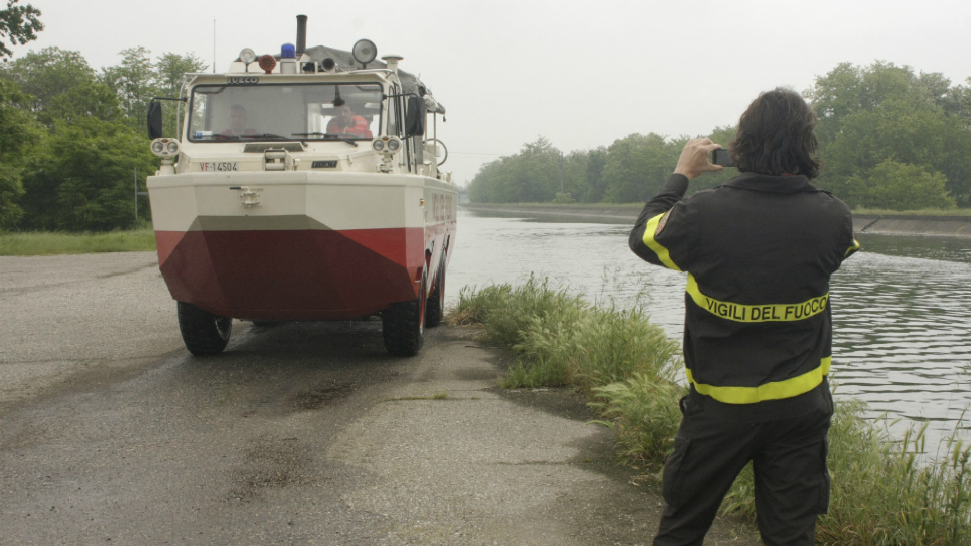 Immagine di Canale Tencara, mattinata d'esercitazioni per i vigili del fuoco