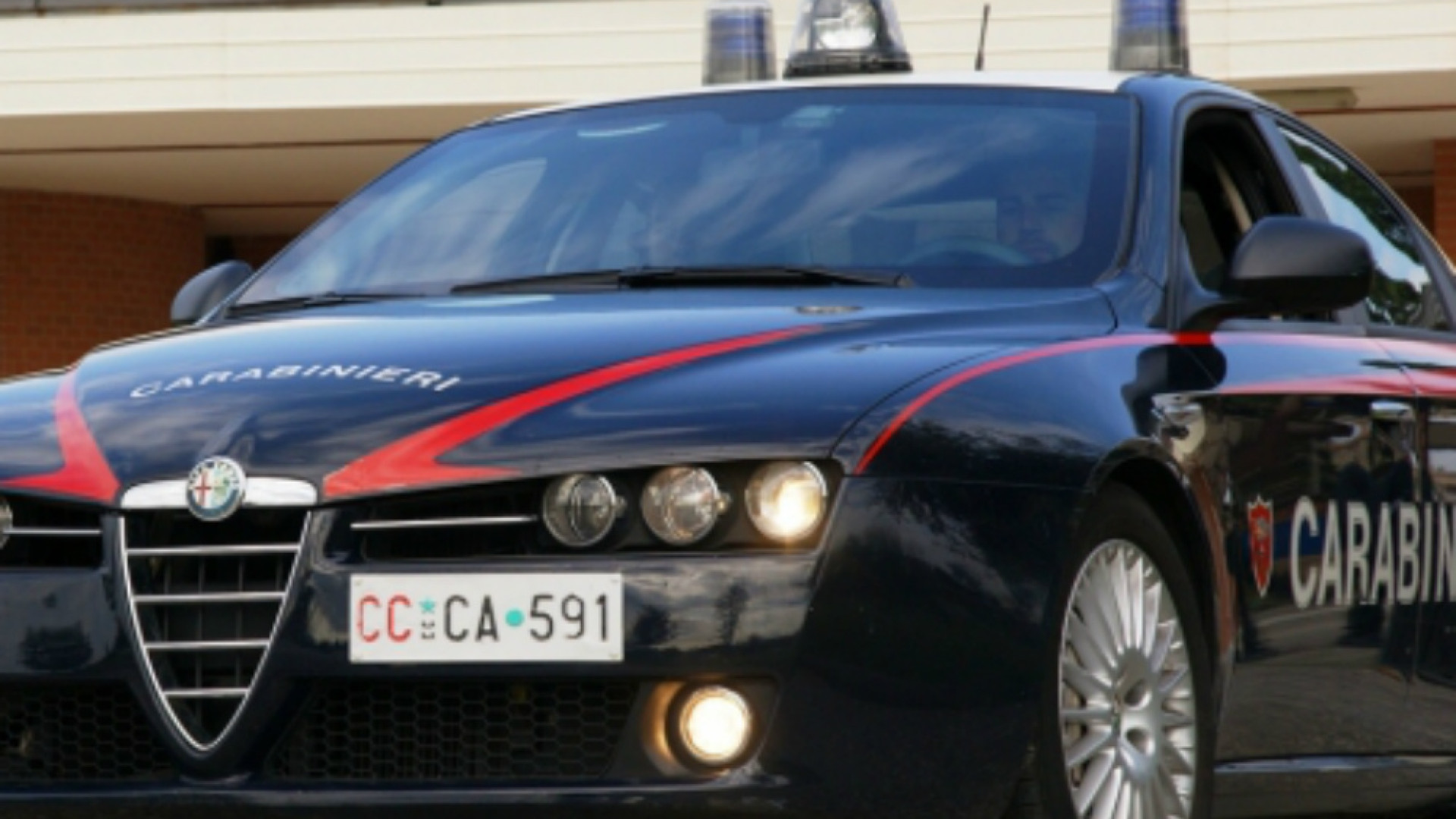 Immagine di Cerca di vendere l'auto con documento falso: denunciato