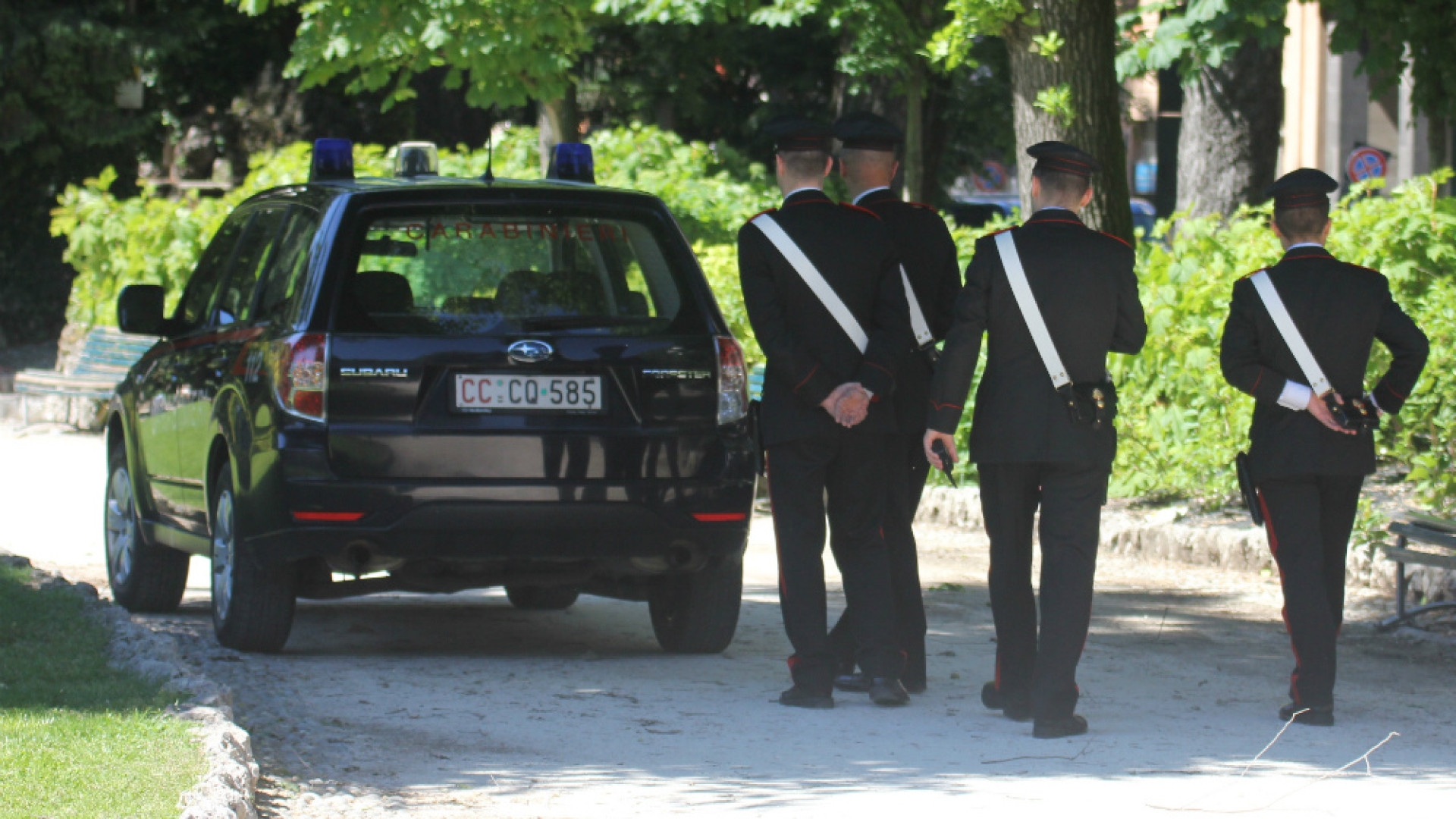Immagine di Carabinieri in piazza Roma controlli ai giardini pubblici