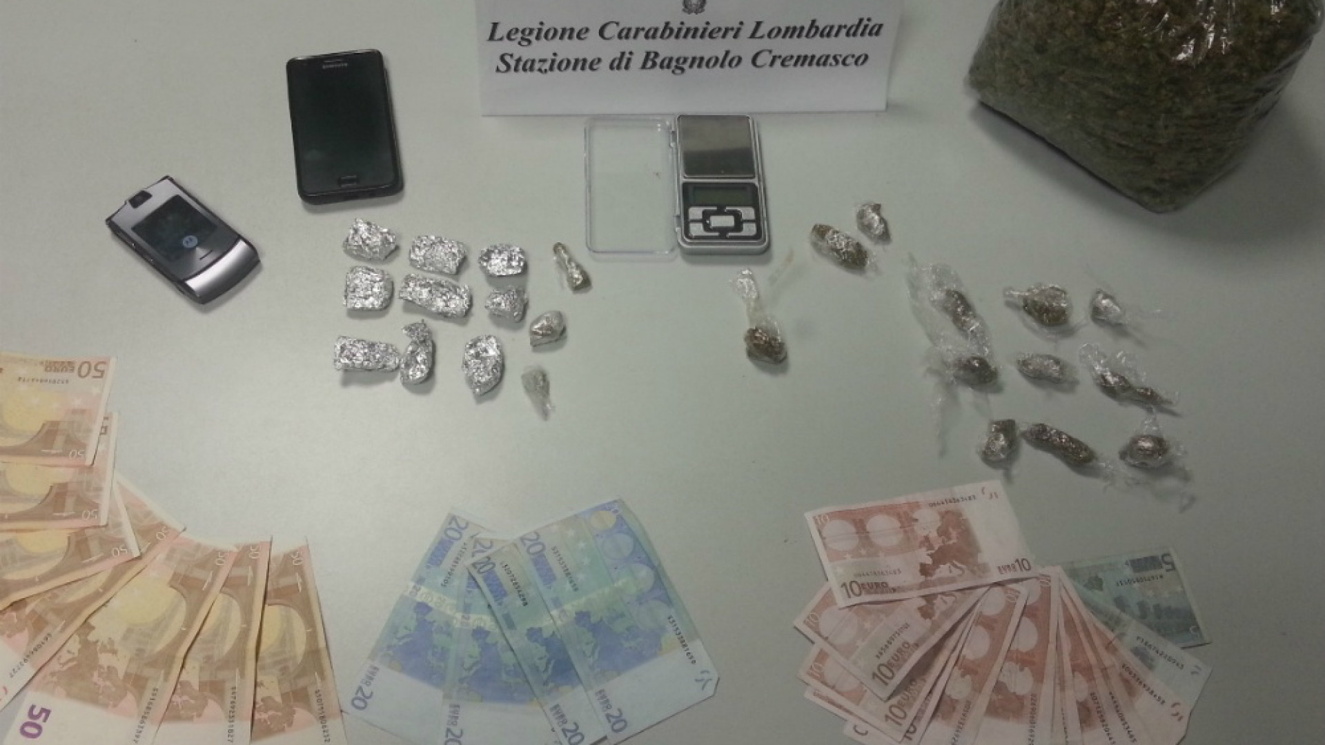 Immagine di Due arresti e un maxi-sequestro di droga a Vaiano trovati 500 grammi di marjuana e oltre 200 semi