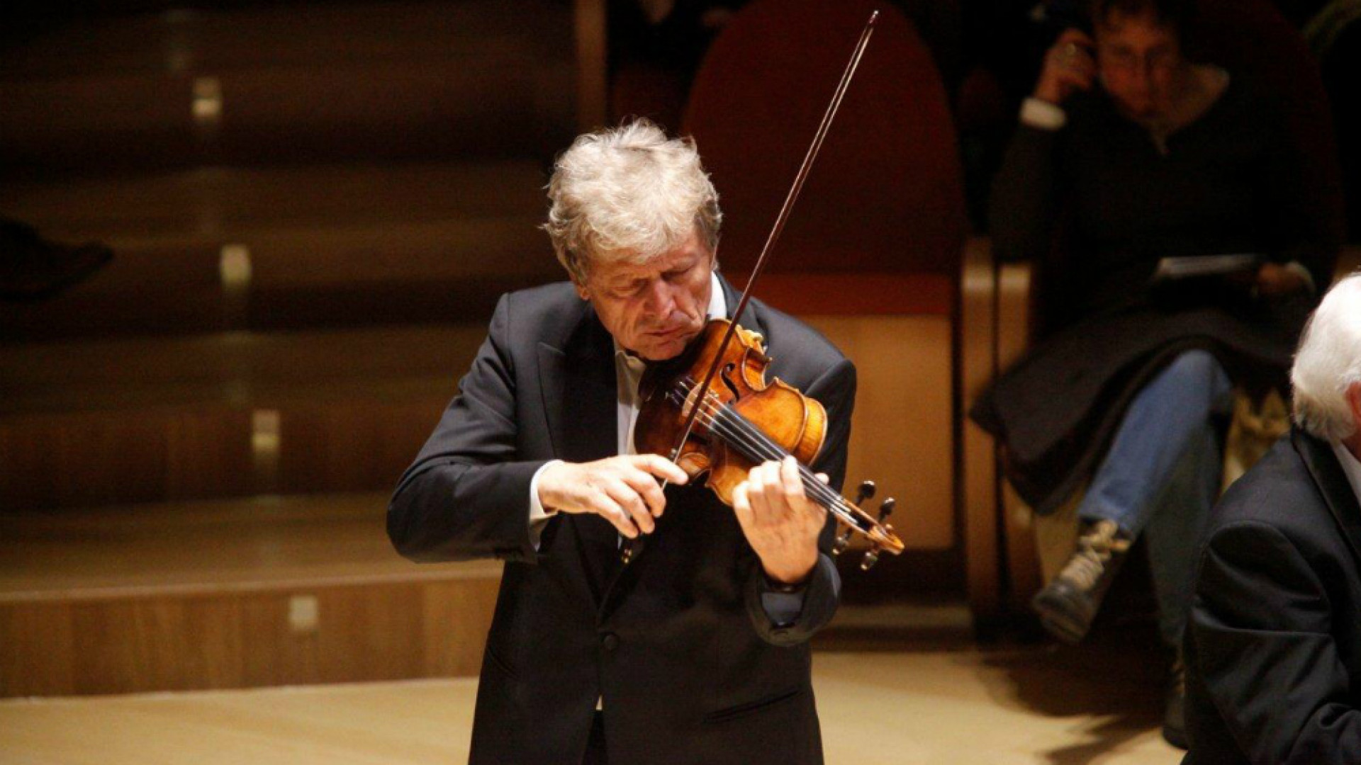 Immagine di Auditorium Arvedi: standing ovation per la musica del maestro Uto Ughi