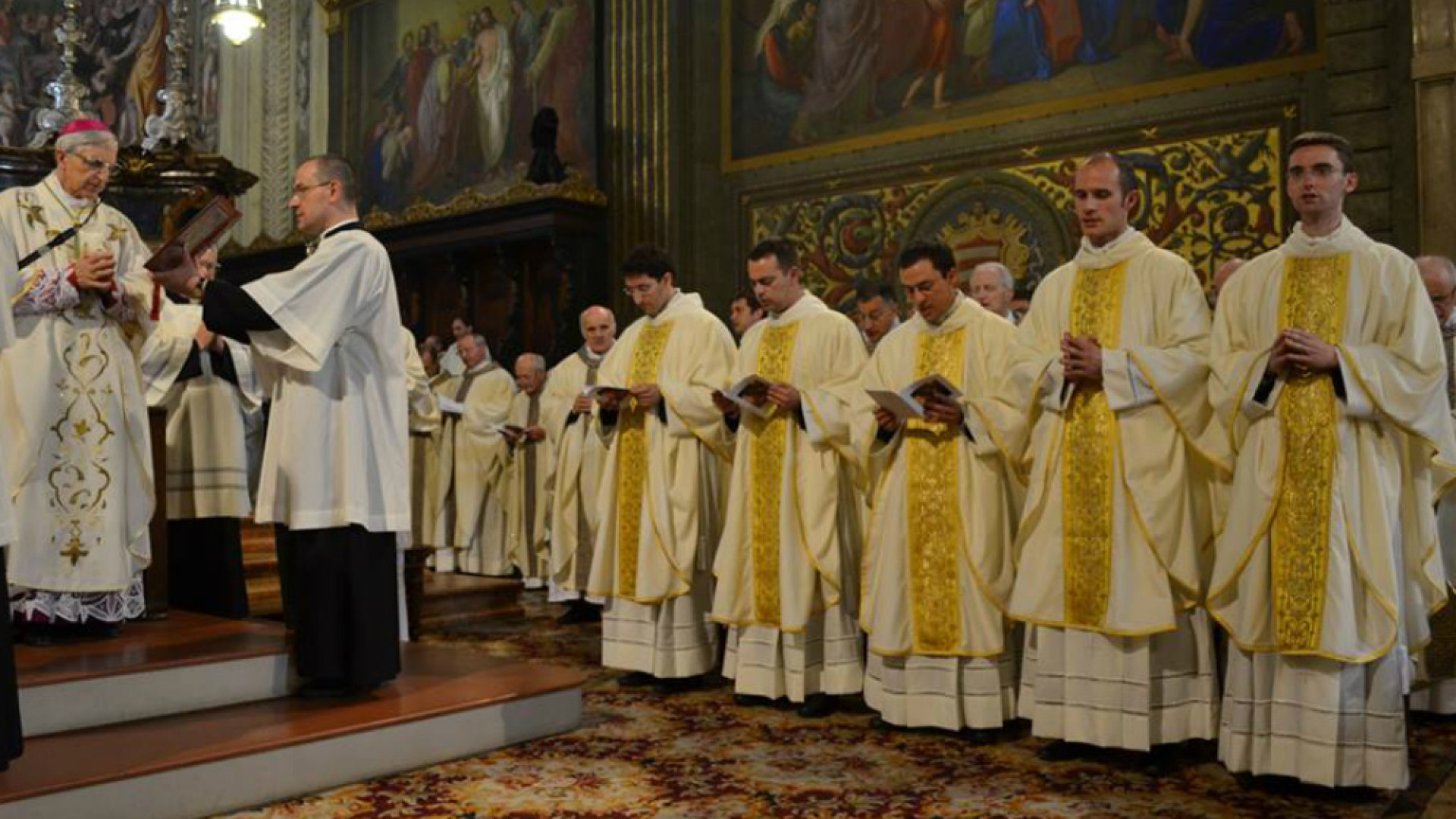 Immagine di Cinque nuovi sacerdoti ordinati in Cattedrale ieri la cerimonia tenuta dal Vescovo Lafranconi oggi la prima messa nelle rispettive parrocchie