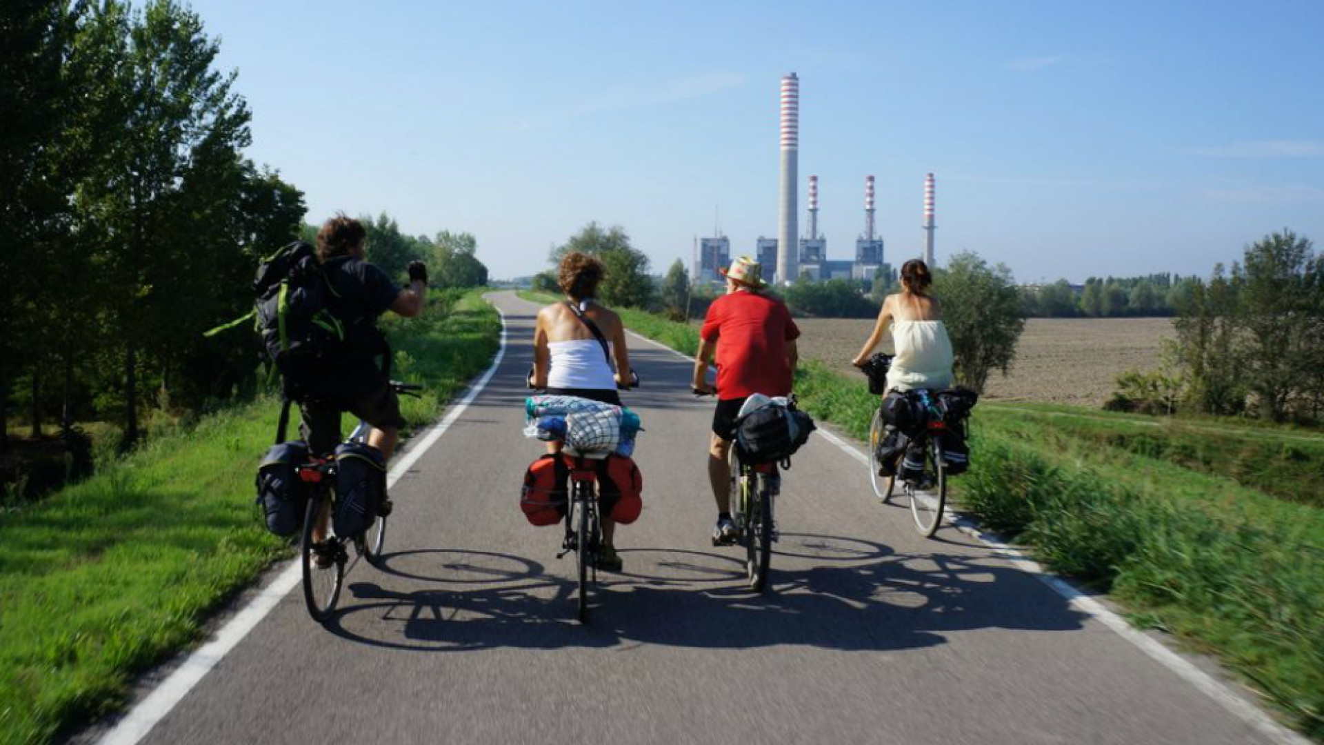 Immagine di Da Milano a Sabbioneta, il ciclotour passa da Crema mercoledì al Museo Civico il racconto della pedalata presenti istituzioni, opeatori turistici e commerciali