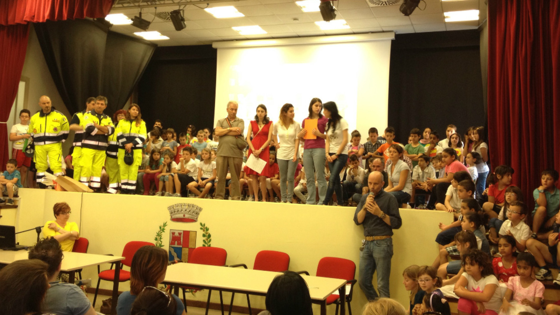 Immagine di Scandolara, 4 lavagne multimediali per la scuola