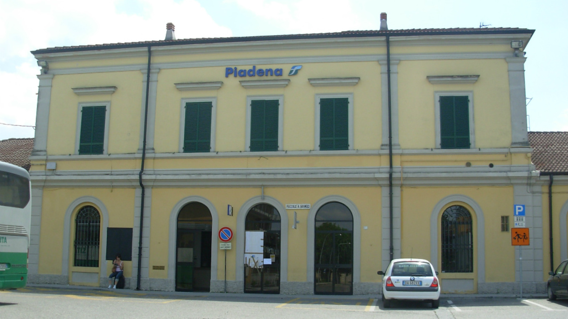 Immagine di Viaggia senza biglietto, a Piadena l'intervento dei carabinieri dopo l'aggressione al capotreno