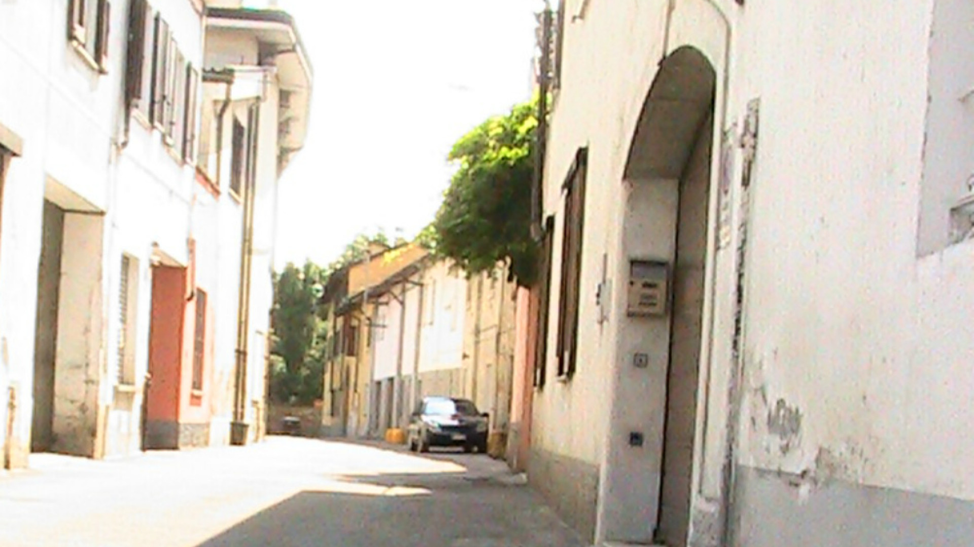 Immagine di Asfalto impraticabile in via Monte Nevoso il consigliere Tino Arpini appoggia i residenti nella protesta per il cattivo stato della strada
