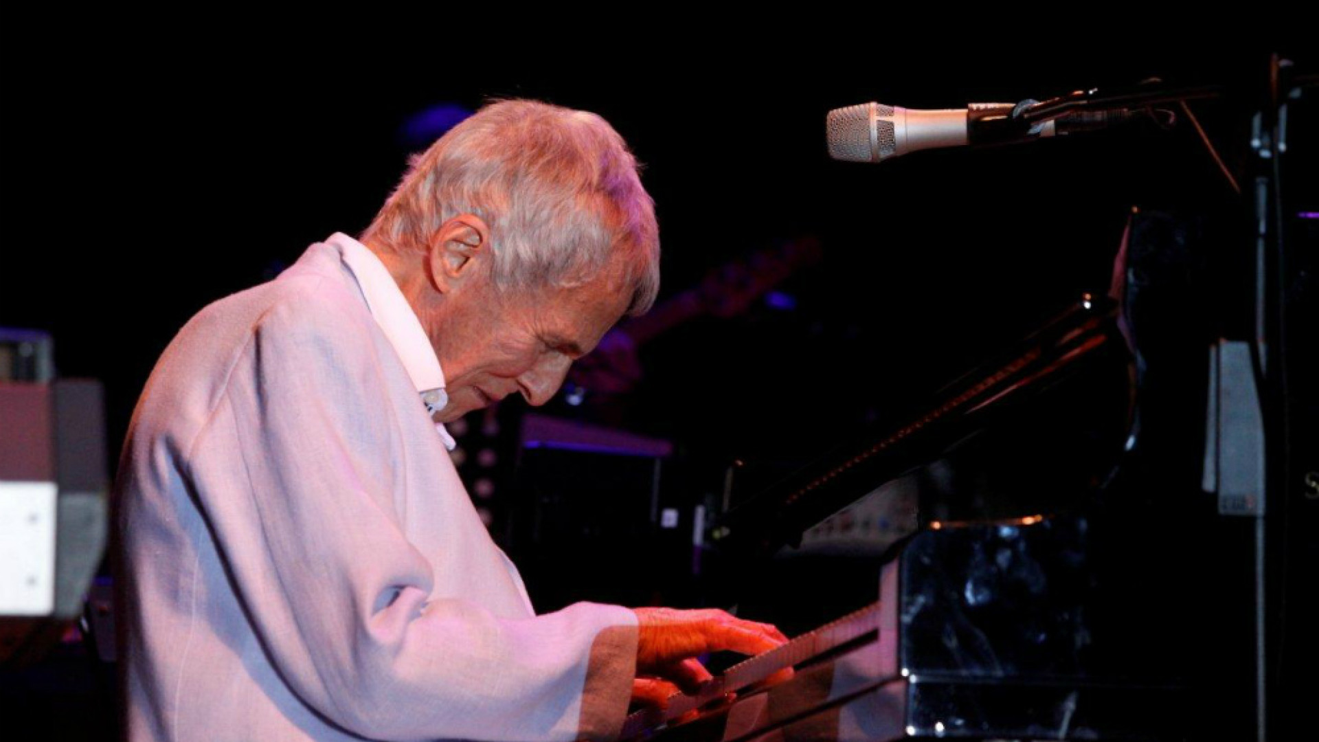 Immagine di Un migliaio in piazza del Comune per ascoltare Burt Bacharach