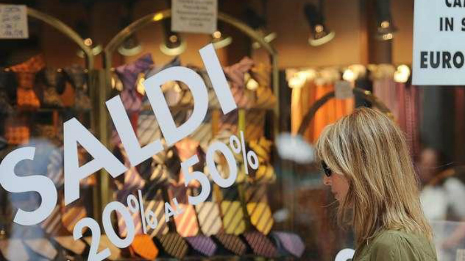 Immagine di I saldi partono di slancio: la gente c'è e compra Abbigliamento+15%