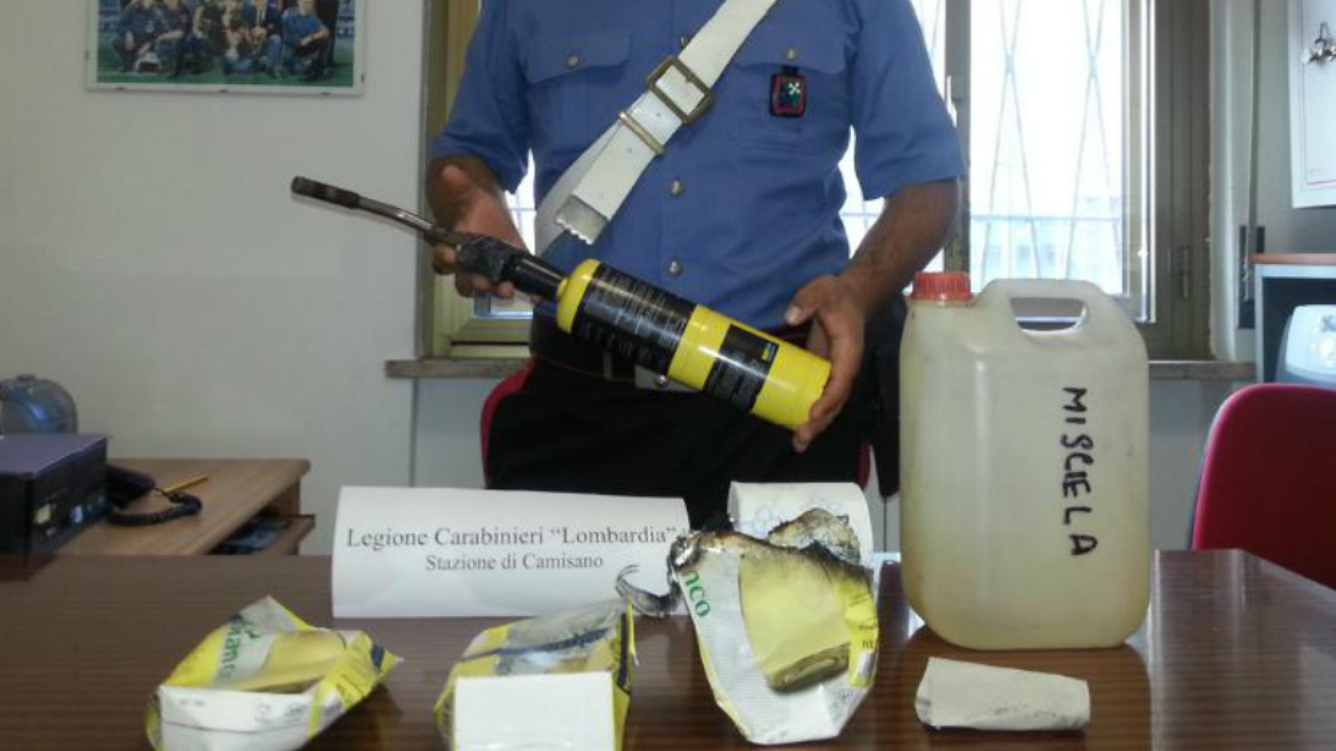 Immagine di Una molotov artigianale per incendiare il camper del vicino di casa: in manette 70enne di Ricengo