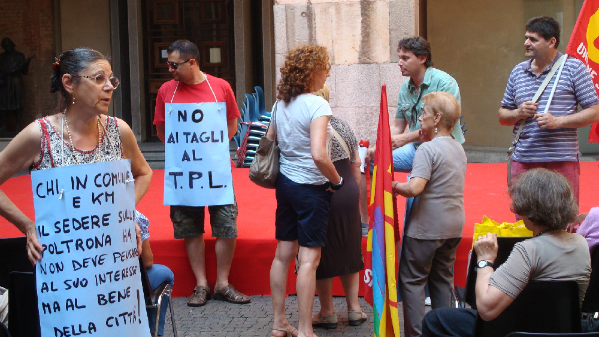 Immagine di Piano trasporto urbano protesta davanti al comune