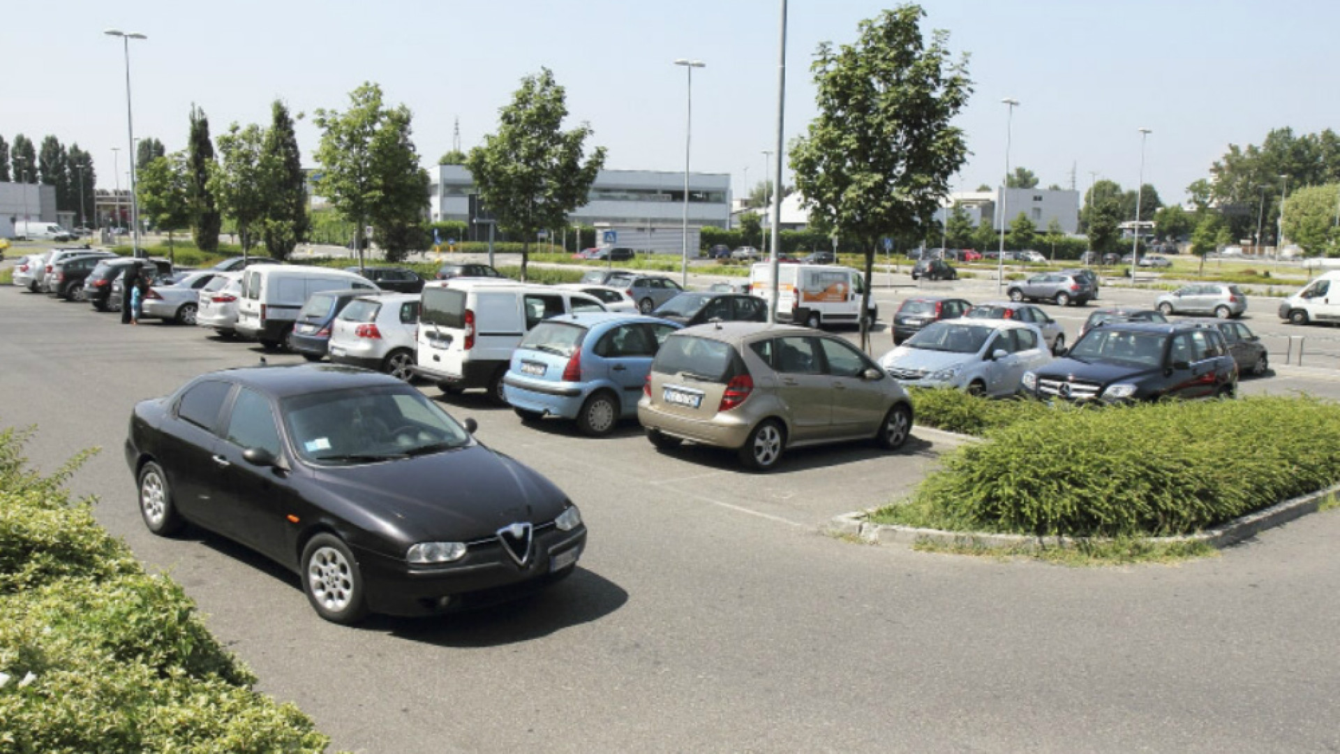 Immagine di Potrebbe diventare a pagamento anche la sosta ai supermarket
