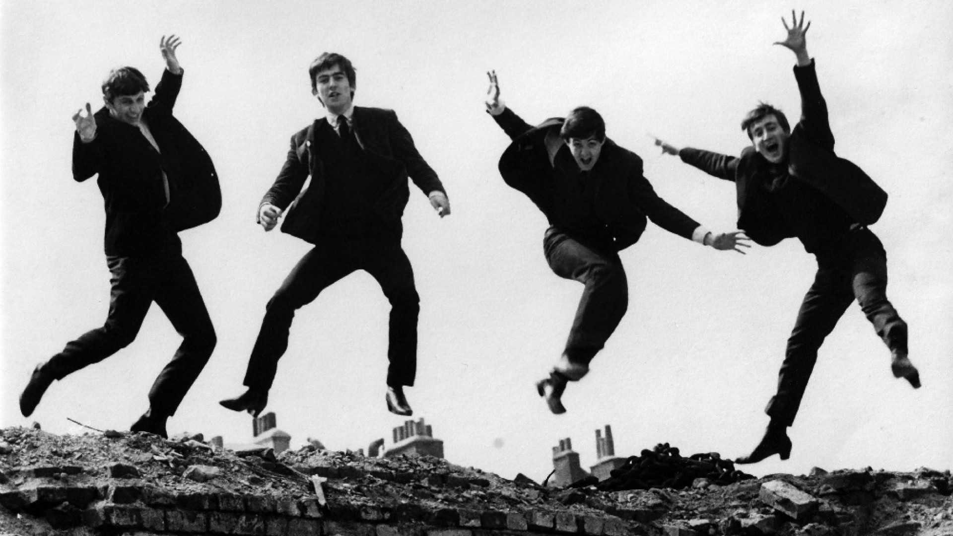 Immagine di Se i quattro di Liverpool conquistano la Rocca A Soncino il concerto per i 50 anni dei Beatles Tutti i successi nel tributo di Marco Ravasio
