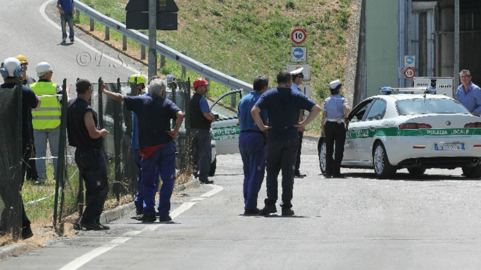 Immagine di Incendio all'inceneritore, rifiuti a fuoco Sul posto due squadre di pompieri