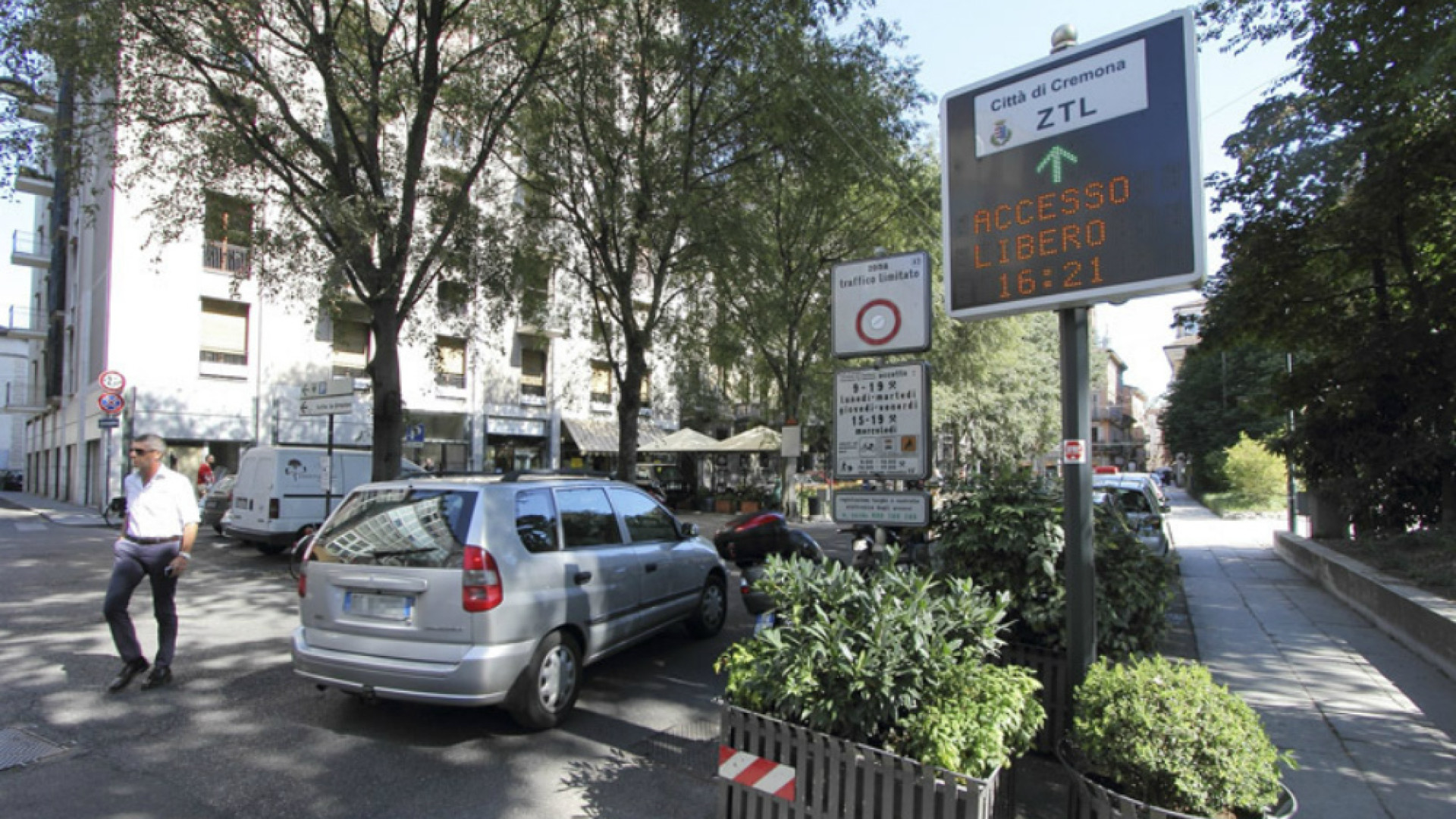 Immagine di Fuori le auto dal centro storico Un piano riservato affidato alla "Lem Replay" punta su una grande Ztl
