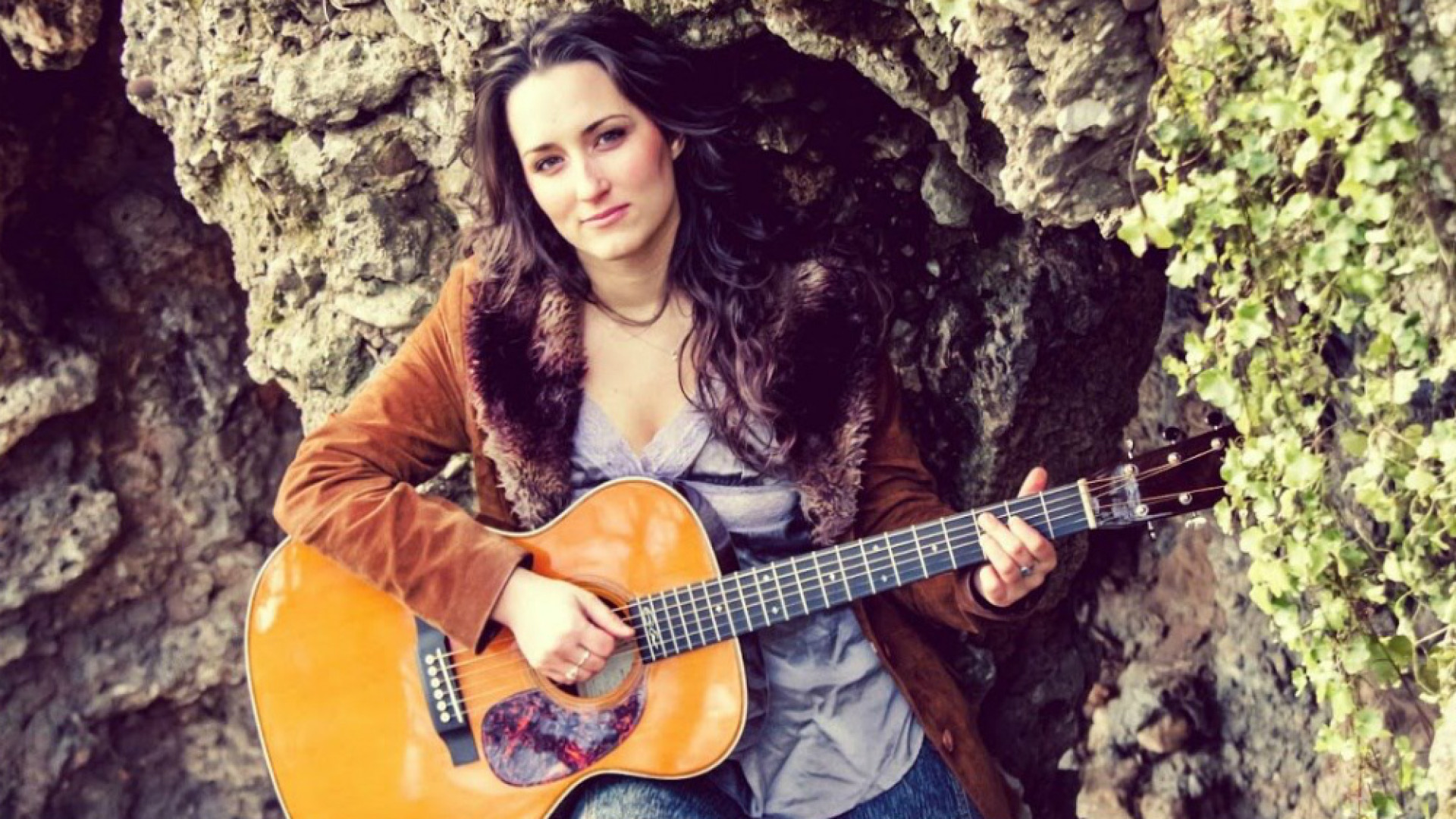 Immagine di La cantante italo-tedesca Franziska Freymadl verso un futuro da cantautrice con il videoclip del brano "Il tuo trasloco"