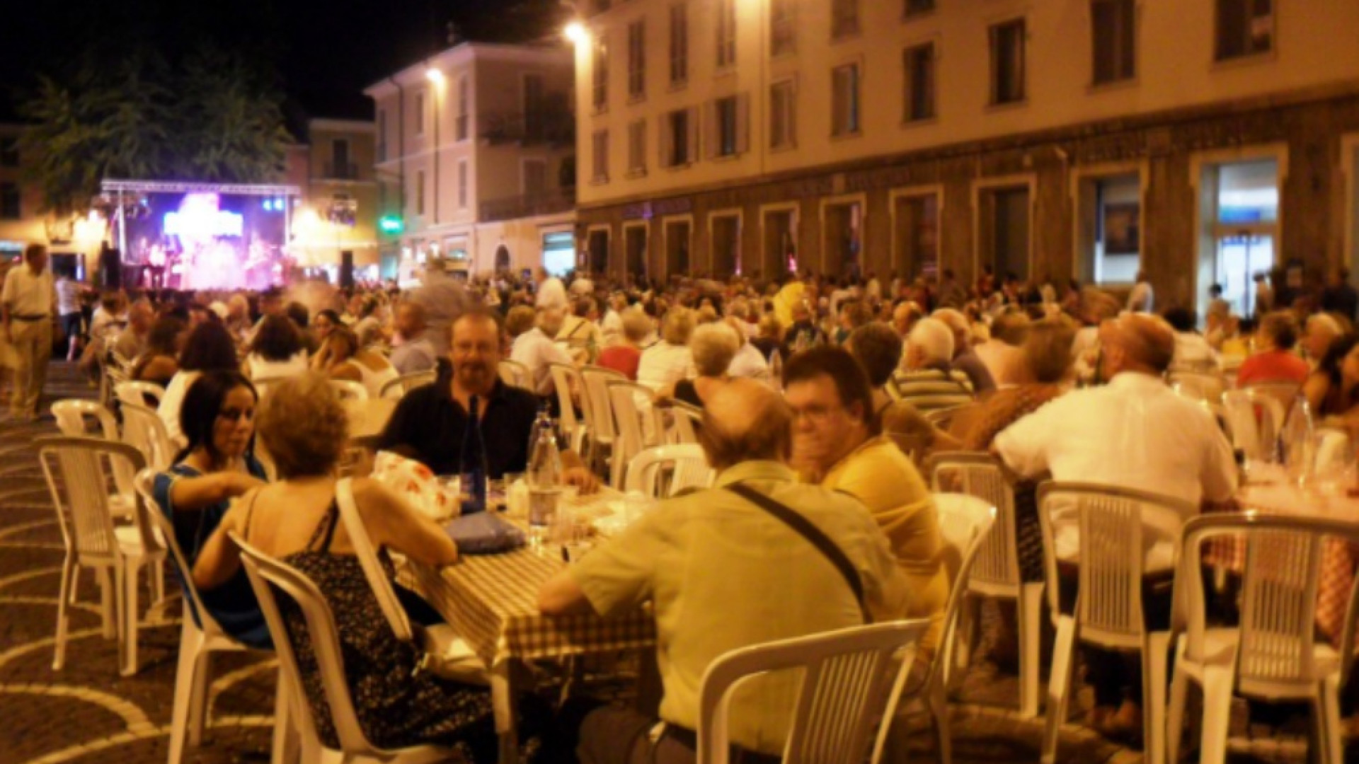 Immagine di Ferragosto a Crema con "Tortelli&Tortelli" in piazza Aldo Moro