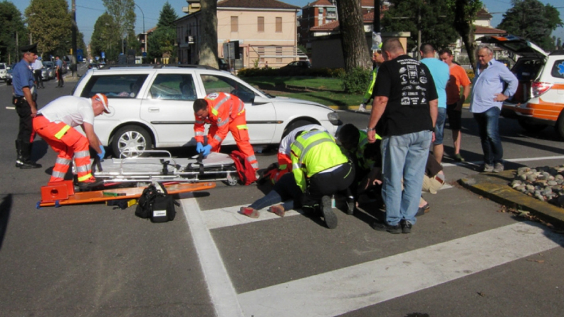 Immagine di Scontro auto-moto in zona Po Grave una donna di 31 anni