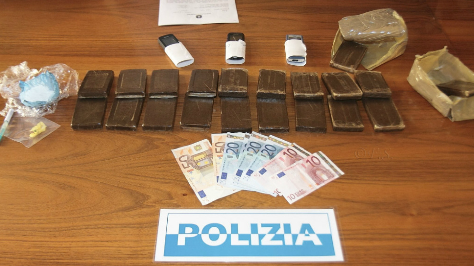Immagine di Largo Moreni, due arresti e oltre 4mila euro di droga sequestrati
