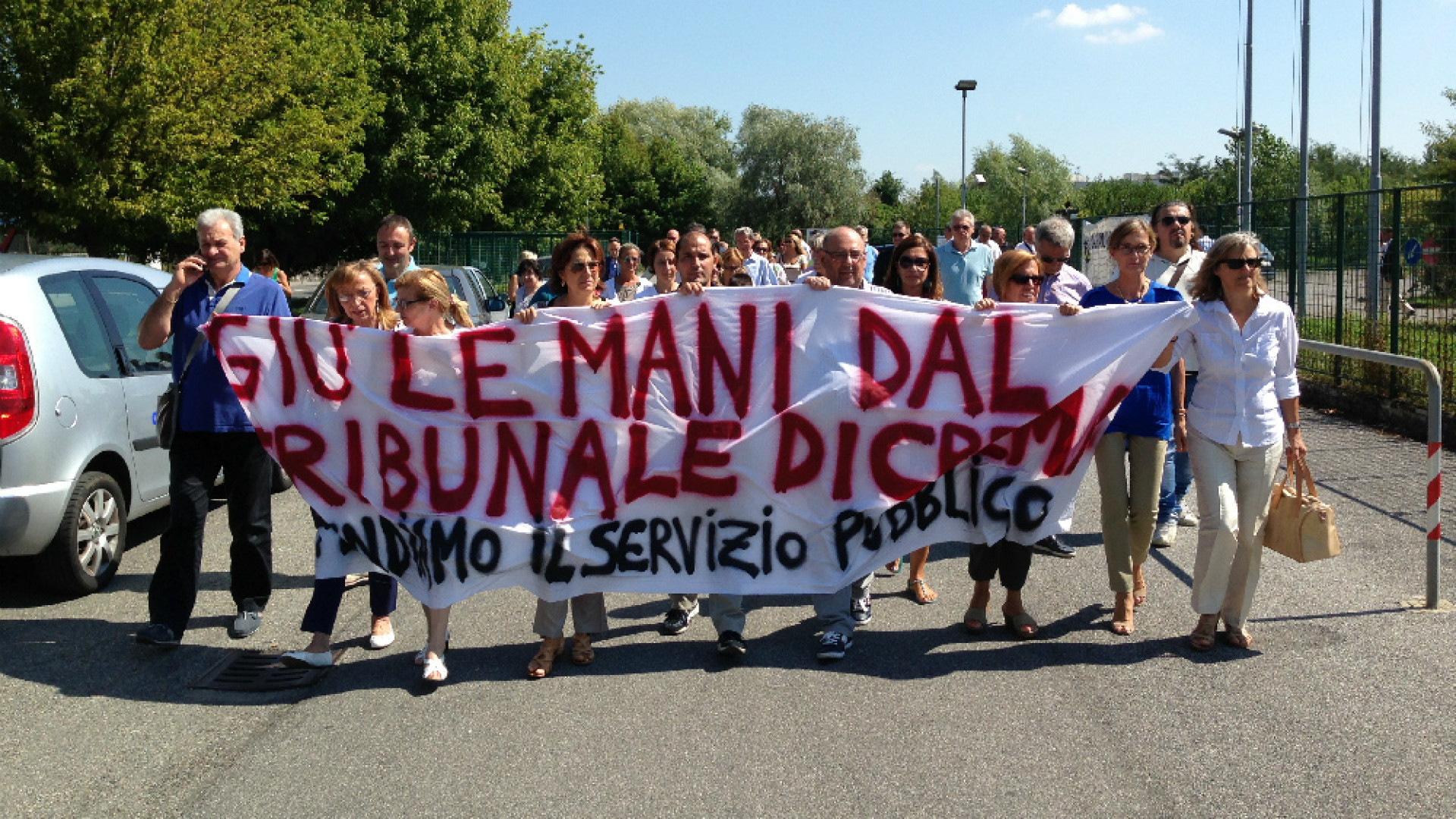 Immagine di "Salviamo il tribunale" corteo di protesta dei dipendenti a Crema