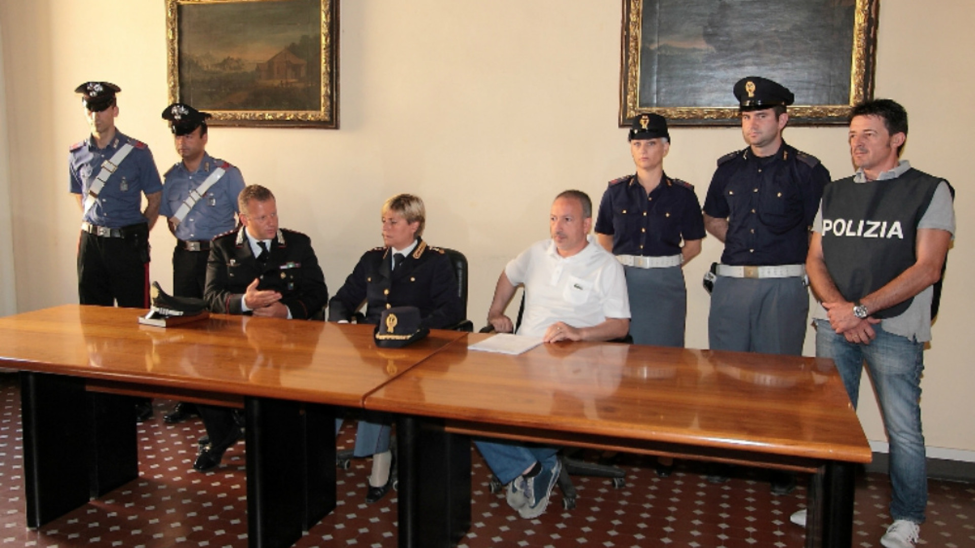 Immagine di Polizia e Carabinieri fermano i rapinatori del bocciodromo