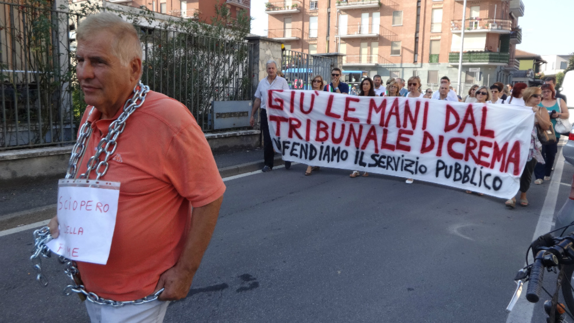 Immagine di Chiusura del tribunale di Crema nuovo corteo dei dipendenti in piazza Presenti anche alcuni sindaci
