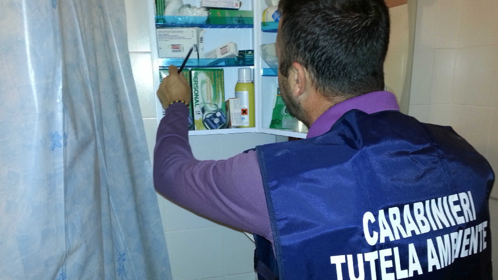 Immagine di Detiene 200 medicinali e presidi medici scaduti, denunciato un pediatra
