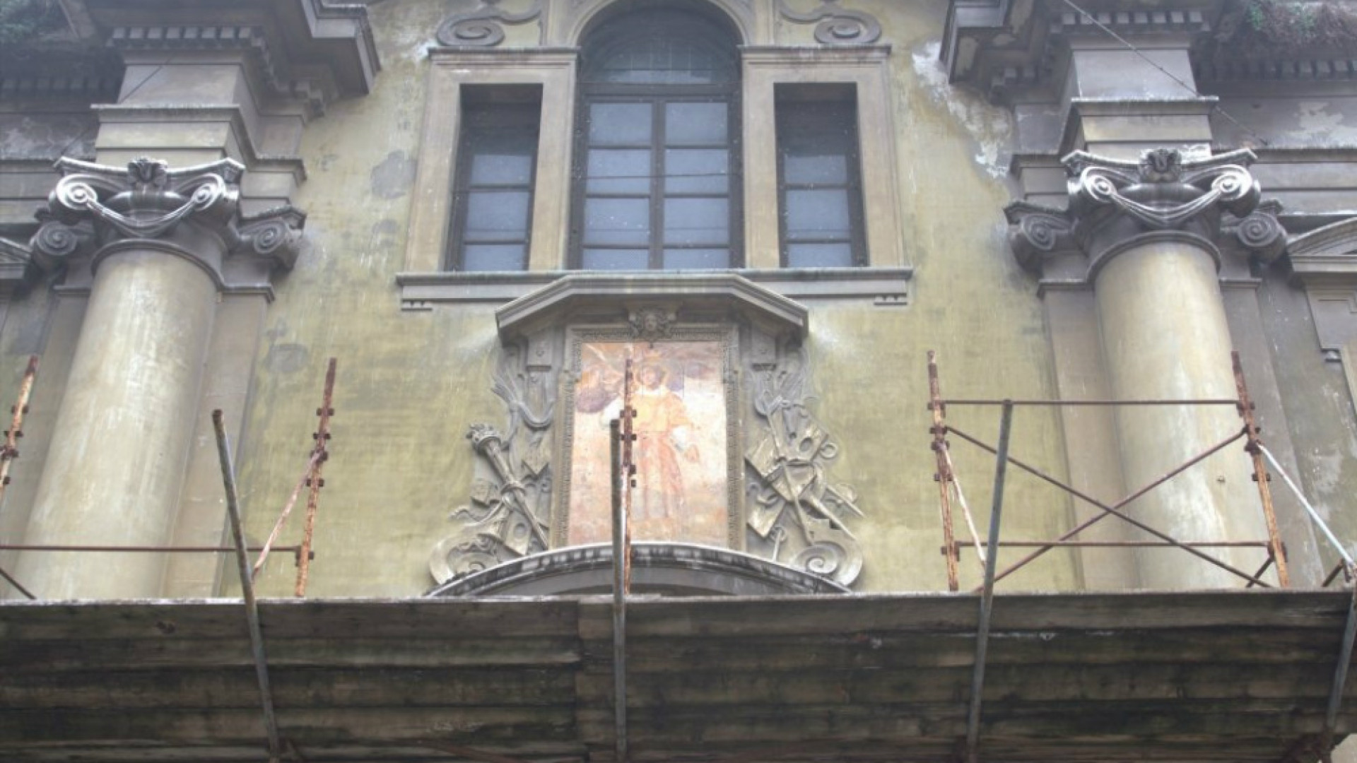Immagine di Chiese cittadine danneggiate e pericolanti ma mancano risorse per il restauro I casi di San Vincenzo e San Marcellino
