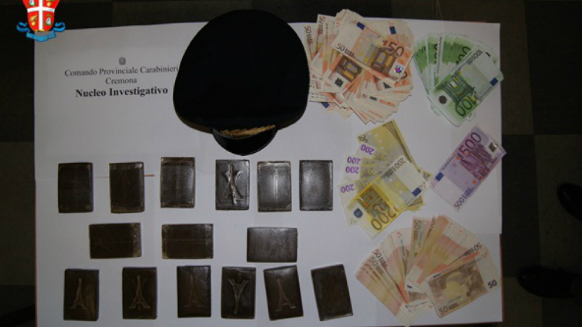 Immagine di Un chilo e mezzo di droga sotto il cofano: arrestato un marocchino di 30 anni