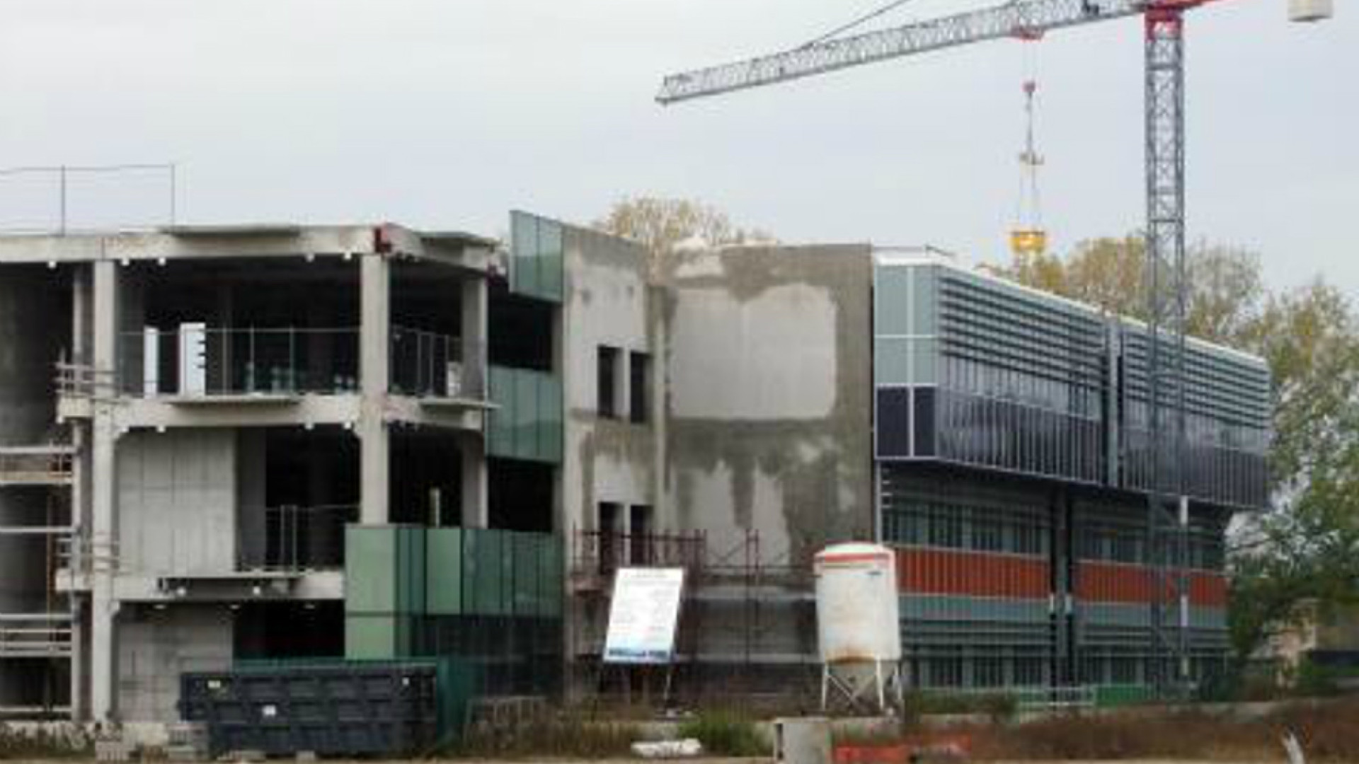 Immagine di Polo Charis, Retescuole chiede risposte il comitato lancia la raccolta firme per portare il Racchetti all'ex Valcarenga