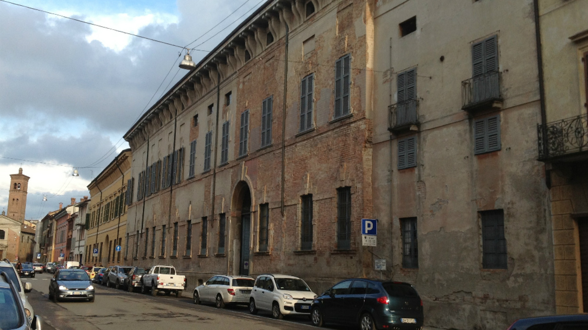 Immagine di Palazzo Grasselli resta al Comune di Cremona sfumata la vendita per il no della Soprintendenza Ed ora i cinque inquilini rischiano lo sfratto