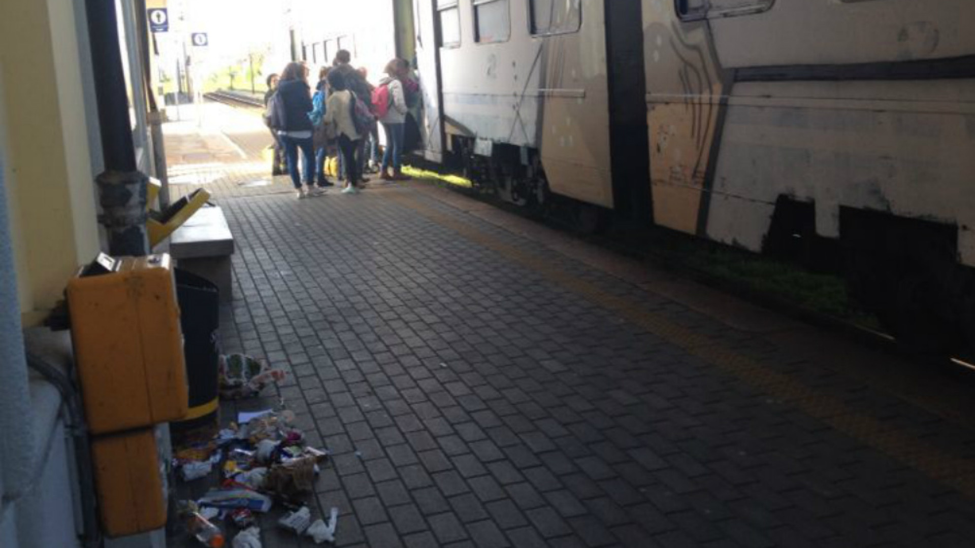 Immagine di Dipendenti senza stipendio in stazione niente pulizie