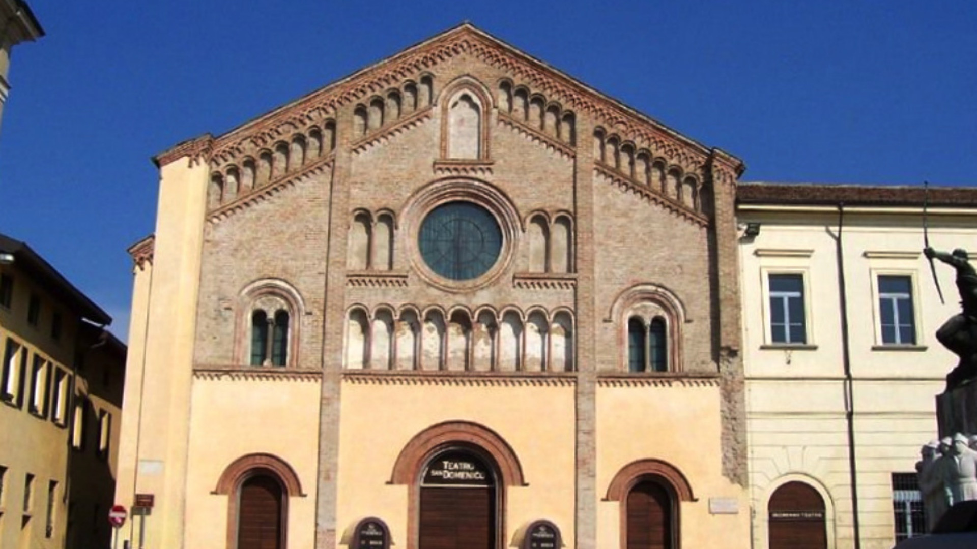 Immagine di Crema, una cura dimagrante per il teatro San Domenico