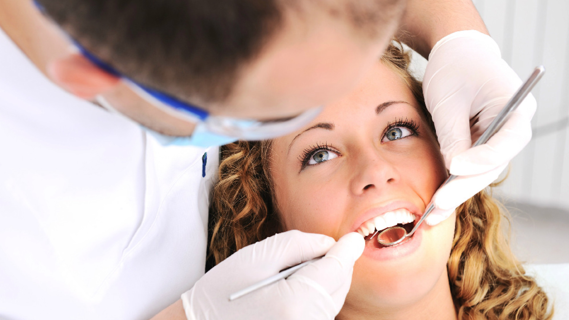 Immagine di La crisi svuota lo studio del dentista visite private in calo del 30 per cento