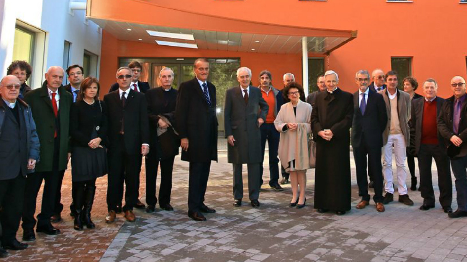 Immagine di Alla vigilia della festa patronale di Santo Omobono visita del vescovo Lafranconi e del cavalier Arvedi alla nuova casa di riposo “Giovanni e Luciana Arvedi”