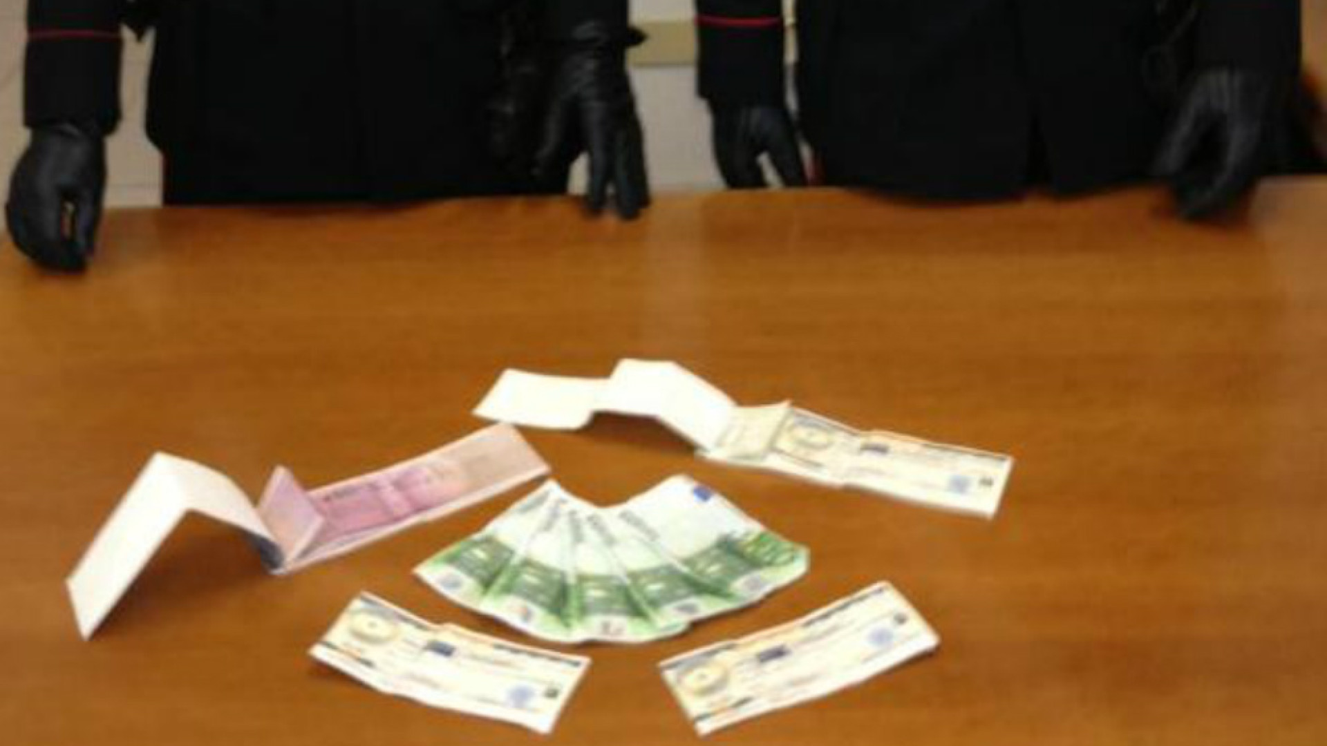 Immagine di Banconote e assegni falsi, tre calabresi finiscono nei guai a Rivolta d'Adda Nell'auto anche assegni contraffatti