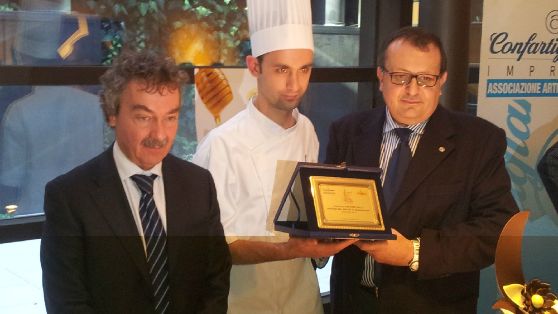 Immagine di Nella Disfida del dolce lombardo al cioccolato trionfa la Pasticceria Santi di Pizzighettone con il cuore alla nocciola della "Venere nera"
